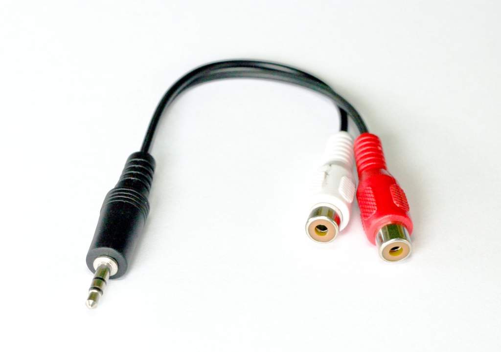 3.5mm STEREO JACK PLUG M to 2 RCA F Cable 6IN